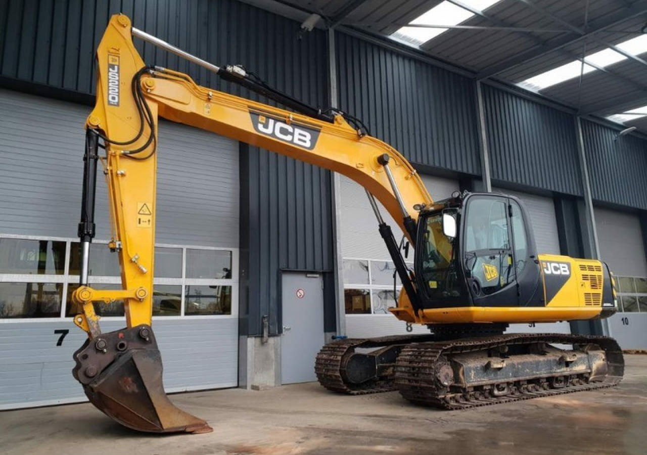 Гусеничный экскаватор JCB JS 220 - копия